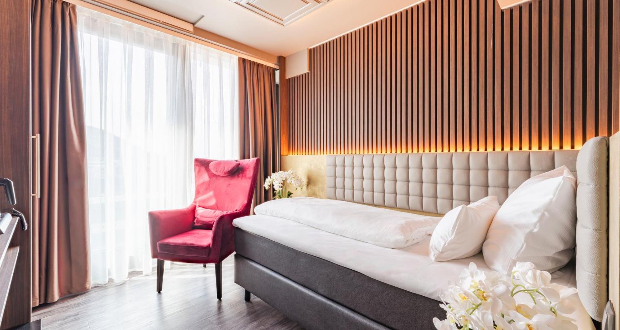Premium Single Room,1629996633:JPEG